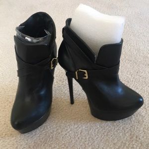 Steve Madden leather boots. Size 5 NEVER WORN!